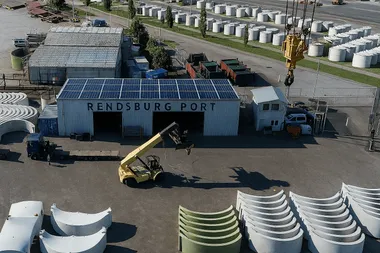 pv-anlage-auf-dach-der-geraetehalle-rendsburg-port